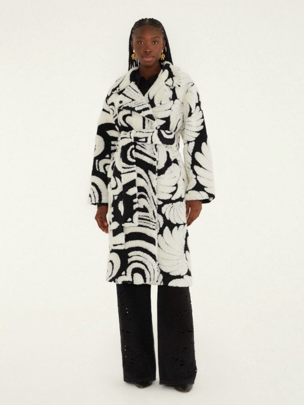 FARM Rio Black & White Abstract Sherpa Robe - Picture 3 of 7